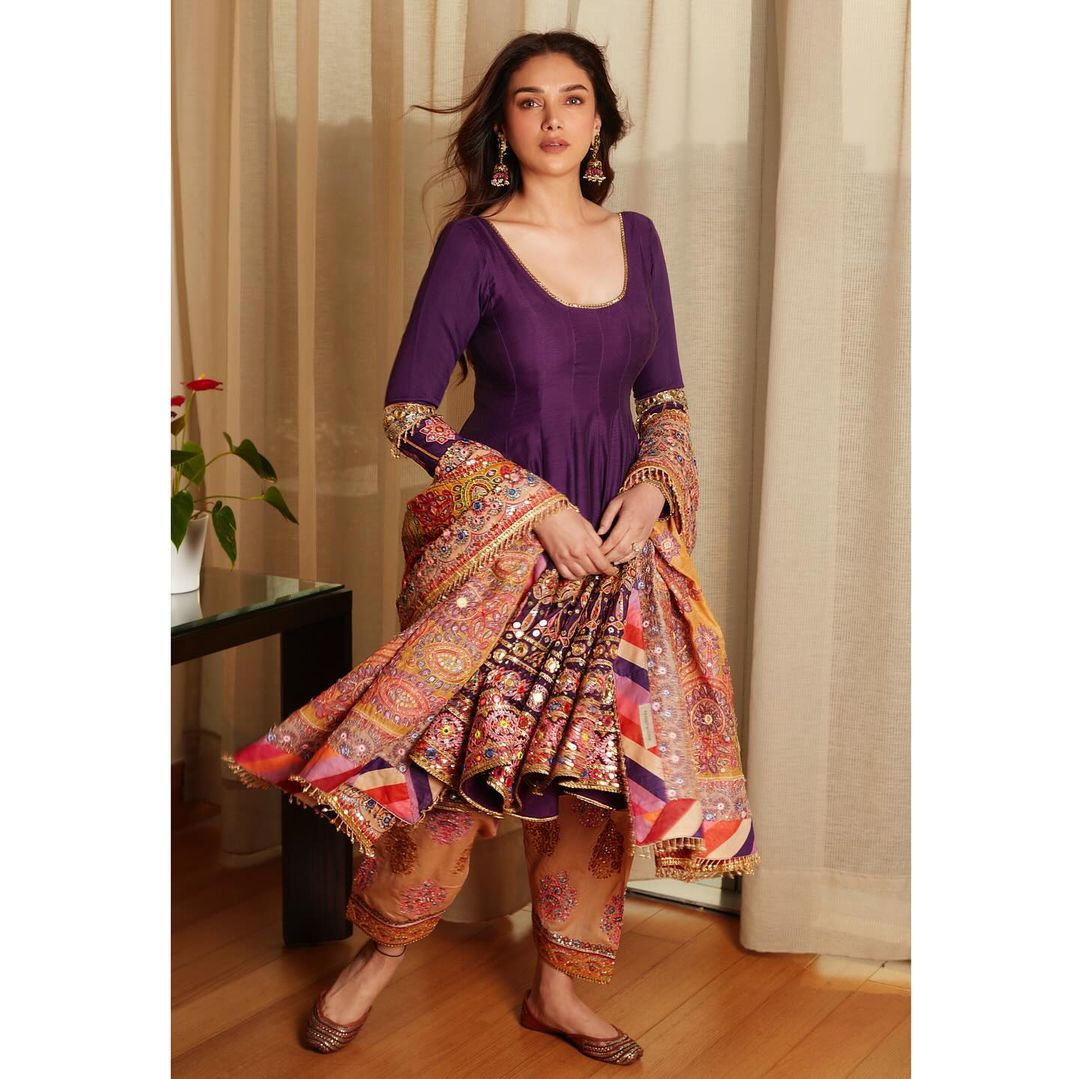 SOUTH INDIAN ACTRESS ADITI RAO HYDARI IN VIOLET SALWAR KAMEEZ 4